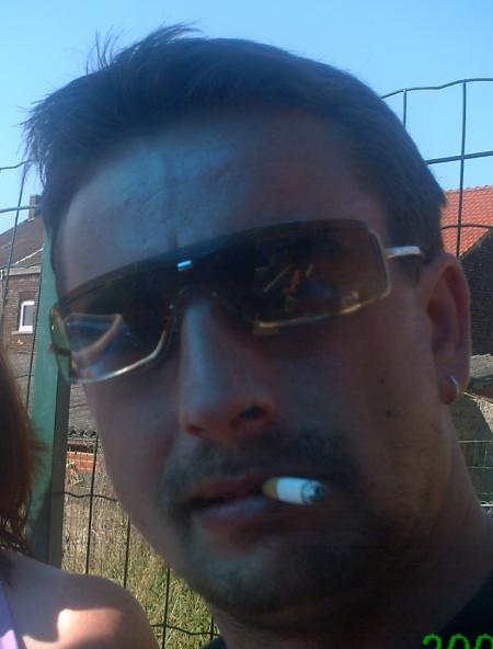 il est prtit mes ne te frotte pas a lui